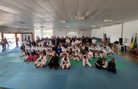 EVENTO DO PROJETO JUI-JITSU REALIZA TROCAS DE FAIXAS E RECEBE MOÇÕES DE RECONHECIMENTO