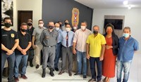 VEREADORES E MEMBROS DO CONSELHO DE SEGURANÇA DO MUNICÍPIO VISITAM INSTALAÇÕES DA POLICIA CIVIL DE LUCAS DO RIO VERDE 